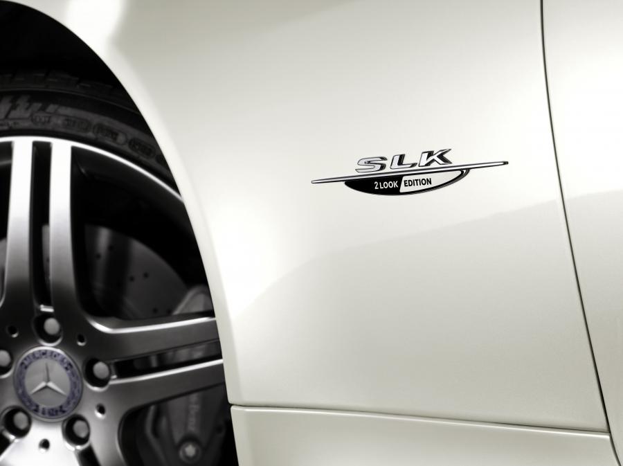  Mercedes-Benz SLK-Class 2LOOK edition 2009 года  (фото 7 из 10)